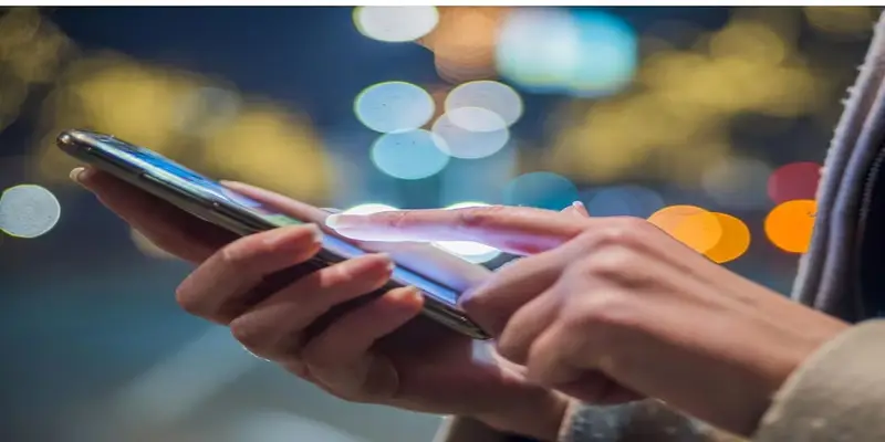 Recharge Plan Price Hike: 2026 में बढ़ सकती है मोबाइल रिचार्ज प्लान की कीमतें, करोड़ों यूजर्स को लगेगा झटका