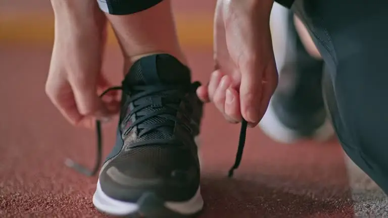 सावधान! जूते का फीता बांधते वक्त सांस फूलना हो सकता है गंभीर बीमारी का संकेत