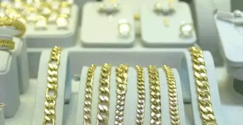 सोने के दाम में गिरावट, चांदी हुई महंगी: सोना ₹1.28 लाख/10 ग्राम, चांदी ₹1.75 लाख/किलो