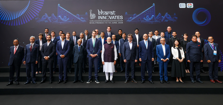 प्रधानमंत्री मोदी ने उद्यमियों को भारत में काम करने और दुनिया के विकास में सहयोग देने के लिए किया आमंत्रित