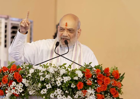 कांग्रेस और उद्धव ठाकरे राजनीति में टिके रहने के लिए घुसपैठियों पर निर्भर : गृह मंत्री अमित शाह