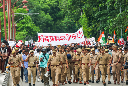 जंतर-मंतर प्रदर्शन का असर, 18 मेट्रो स्टेशन बंद